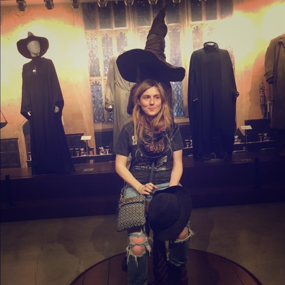 I’m... Harry... Just Harry! - Picture 1 of 6